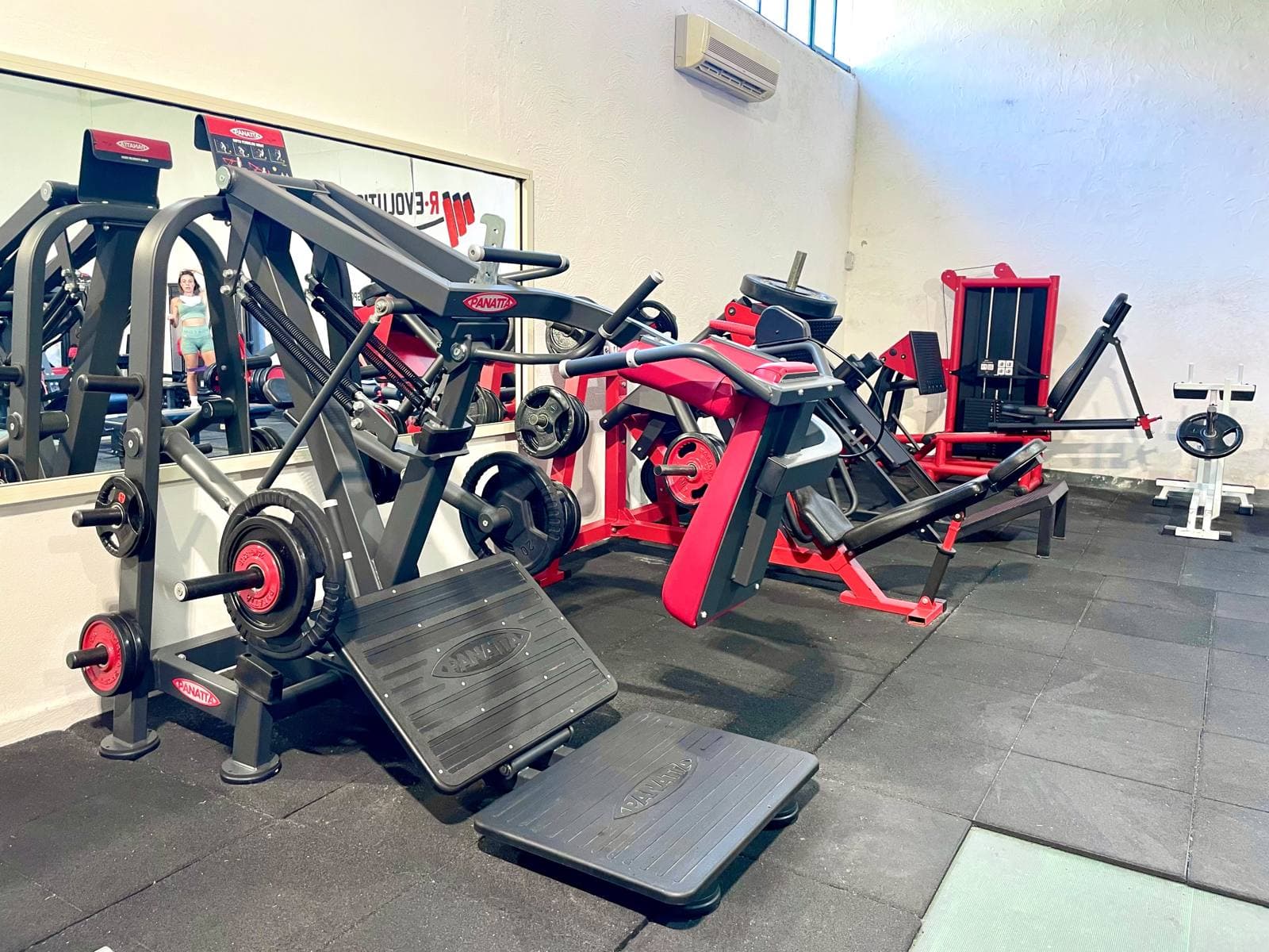 SALA PESI Revolution Gym